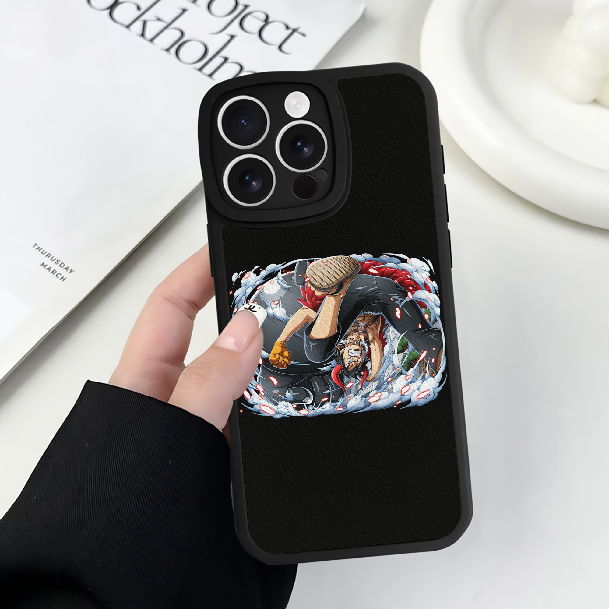 （画像用） ワンピース モンキー・D・ルフィ ONE PIECE Monkey D. Luffy 【iPhone 16シリーズ対応】シリコンスマホケース（レザー調） 材質：シリコン